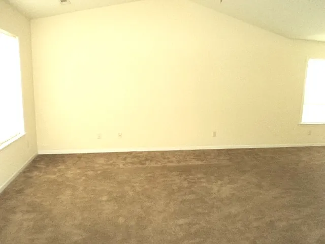 Students welcome! 3 BR House with rocking chair front Porch. Close to UNCW — Photo 3