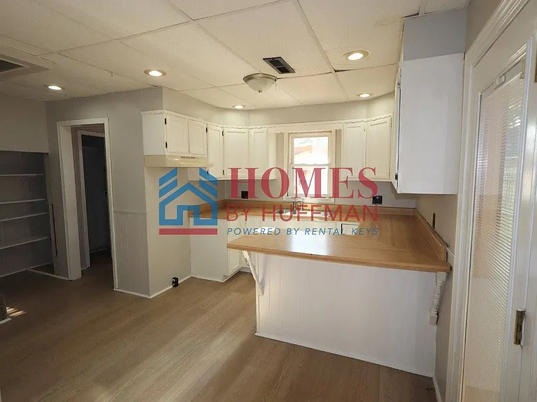 1219 Harriet St — Photo 7