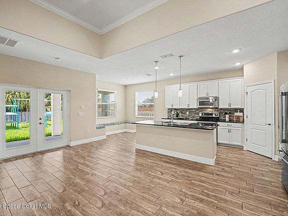 3rd image of 2152 Lune Ct