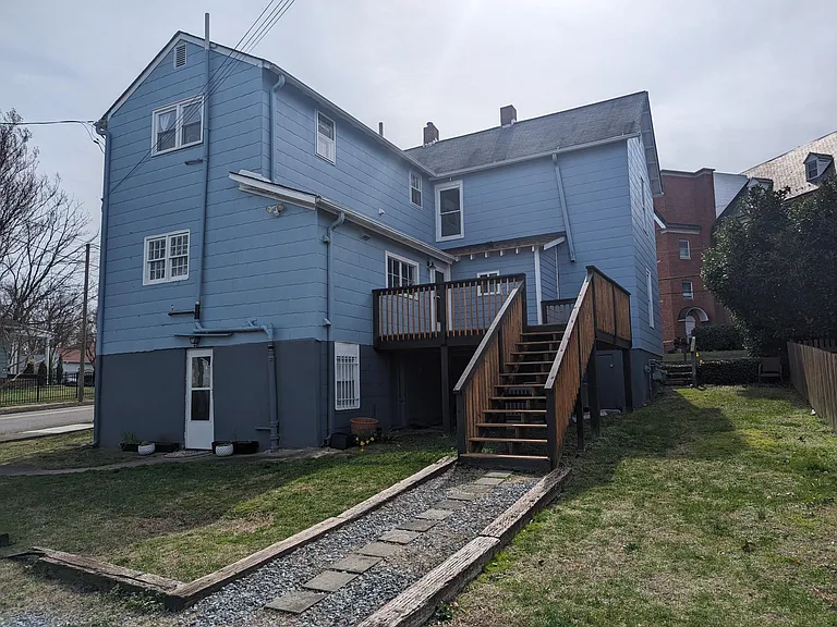 entry from off street parking to deck