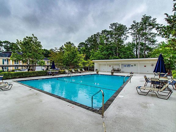 2nd image of 3600 Chateau Dr