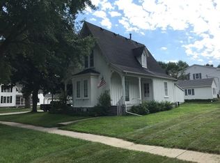 407 4th Ave SW, Independence, IA 50644