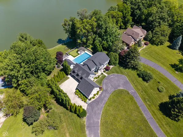 5720 N Sugar Hills Dr, Greenfield, IN 46140