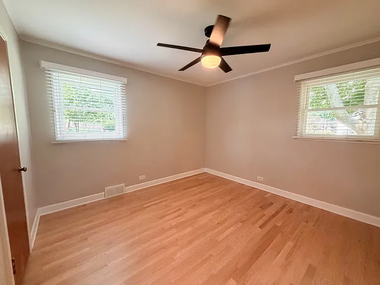 26W416 Macarthur Ave — Photo 12