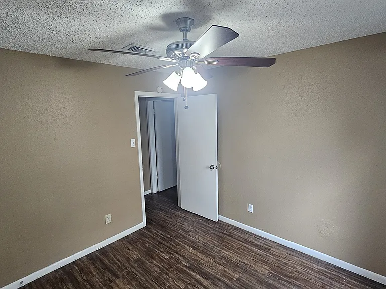 4250 Southchase Ln — Photo 12
