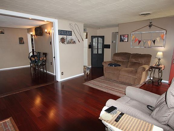 4th image of 313 E Winter Ave