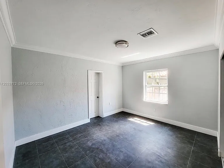 3685 SW 1st Ave — Photo 7
