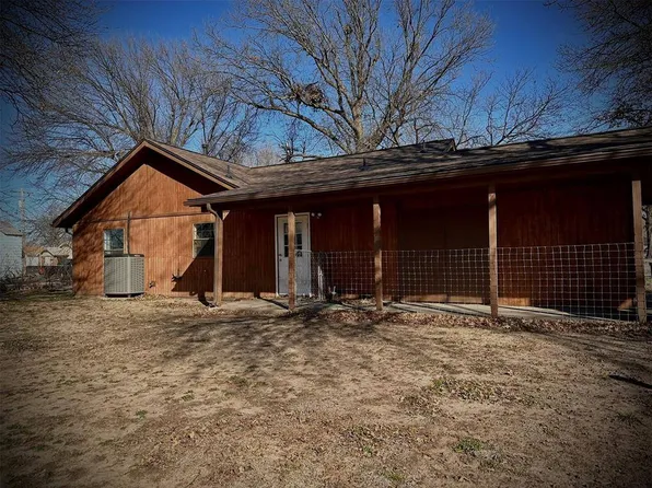 603 N 4th St, Blackwell, OK 74631