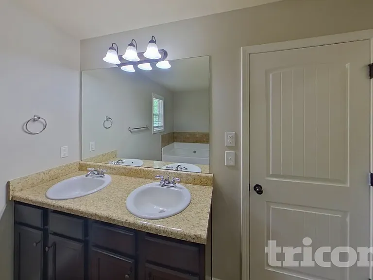 217 Adeline Ln — Photo 8