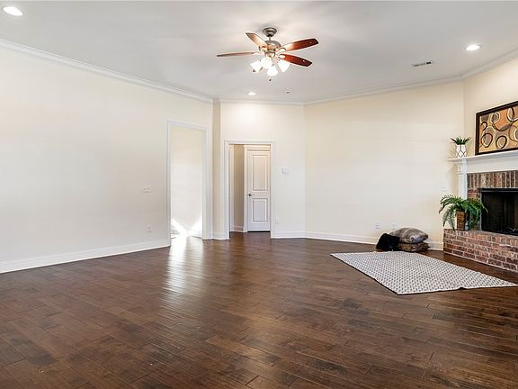 5th image of 1924 Florence Ave