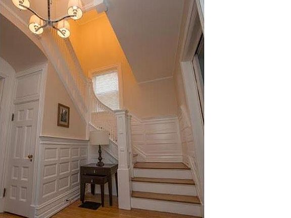 3rd image of 118 Lexington Ave