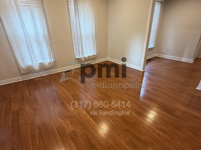233 N East St — Photo 24