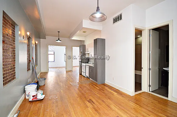 Rented by Sam Tabak | media 28