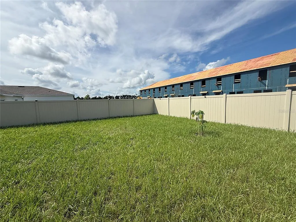 4 bed, 2.5 bath, 1933 sqft, $2,050 — Photo 2