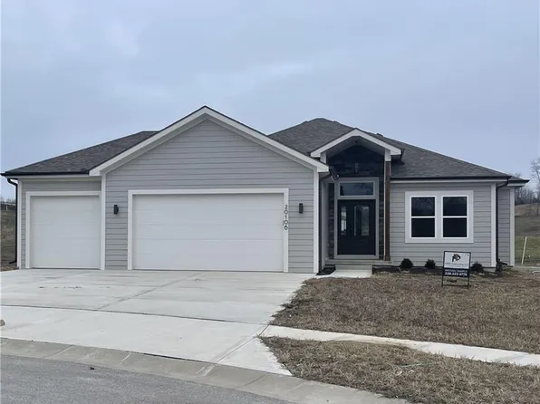 20106 Grove Cir, Weston, MO 64098