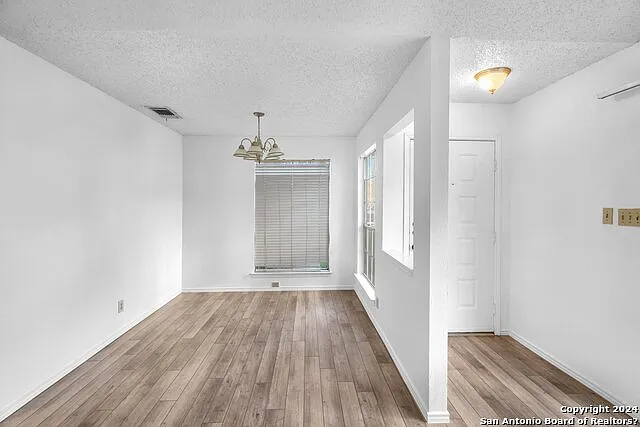 7018 Elmbank — Photo 5