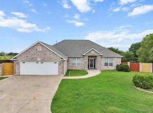 1717 Red Oak Dr, Ardmore, OK 73401