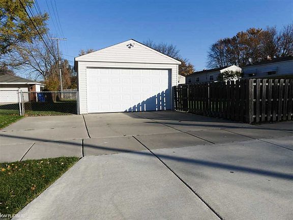 4th image of 24613 Panama Ave