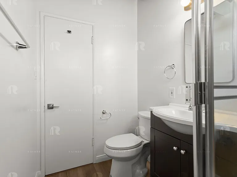 (An/Ti/Yo:B) 4232-4234 Mary Ellen Avenue — Photo 6