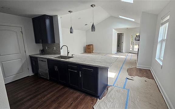 5th image of 343 Carrollton Ave