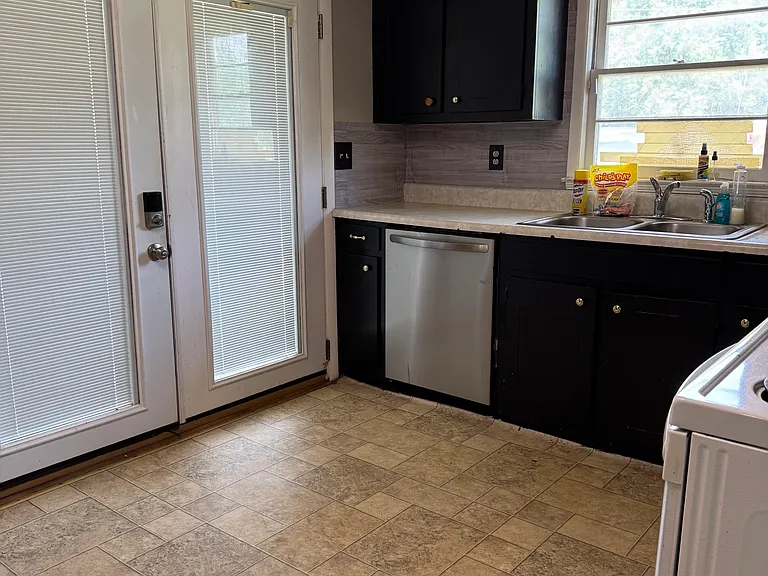 126 Marion St SE — Photo 8