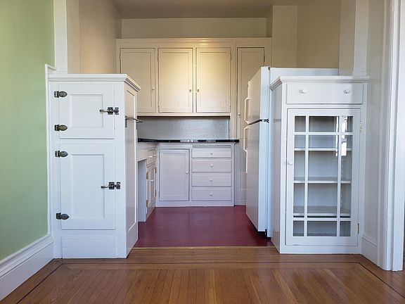 2nd image of 1401 Grove St #11