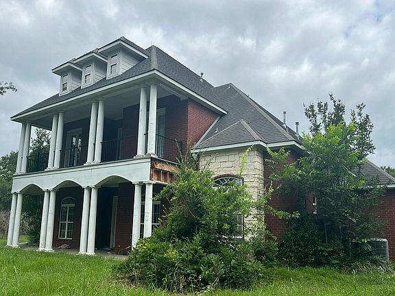 2nd image of 808 Main St W