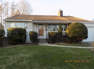 9 Gary Rd, Syosset, NY 11791