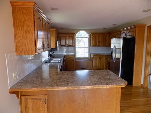 5th image of 609 Whitestone Dr