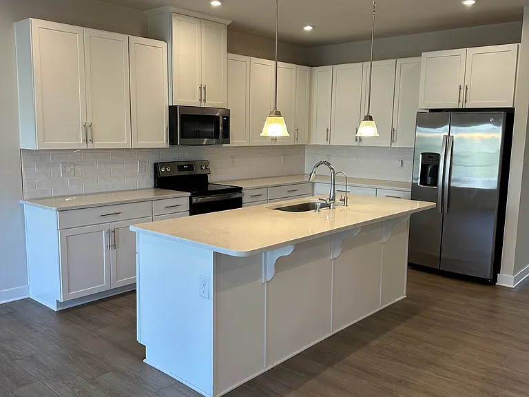 221 Pryor Dr — Photo 8