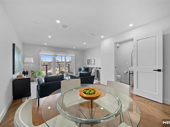 4th image of 1110 River Rd APT 102