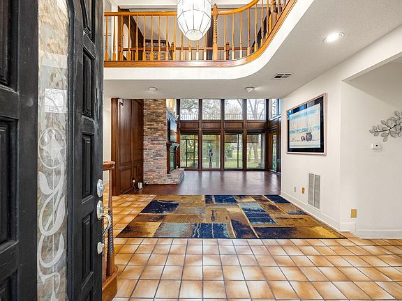 4th image of 3510 Robinson Rd