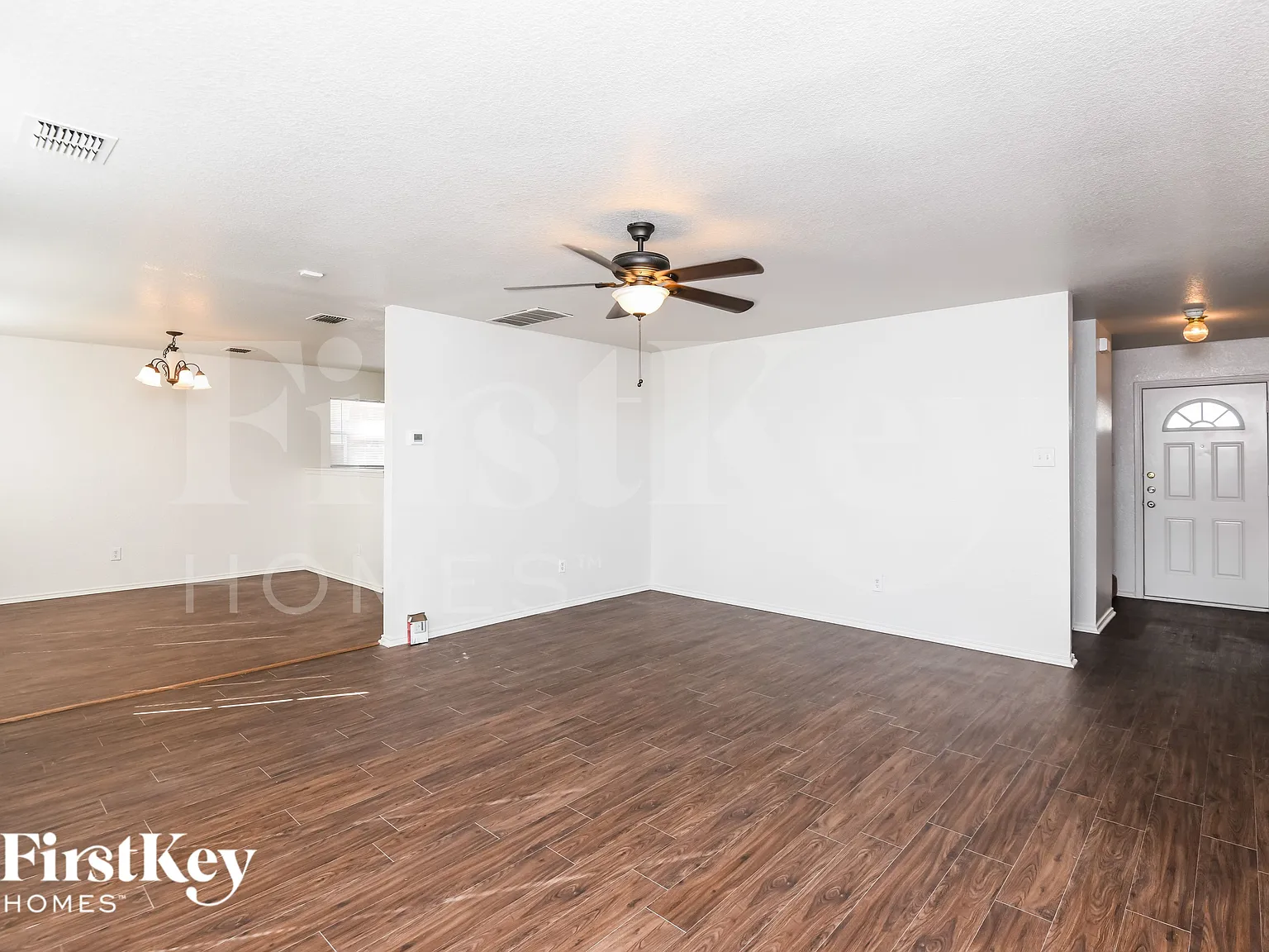 4 bed, 2.5 bath, 1956 sqft, $2,045 — Photo 2