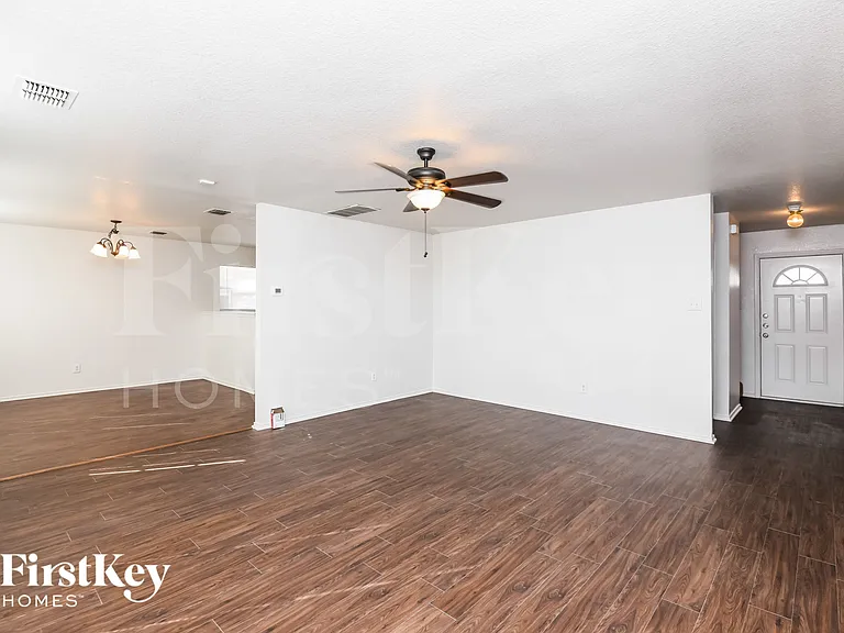 6624 Meadow Way Ln — Photo 2