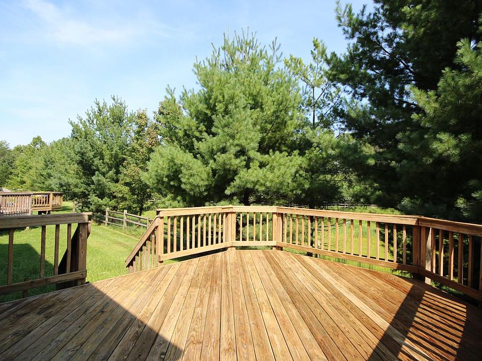 Private Deck back into woods