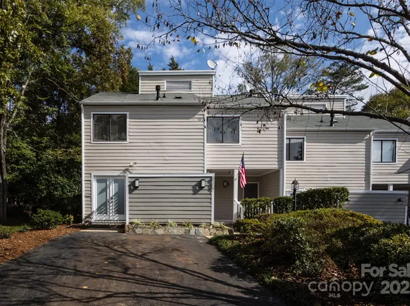 8307 Cricket Lake Dr, Charlotte, NC 28277