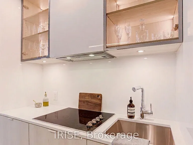 11 Yorkville Ave #5001 — Photo 9