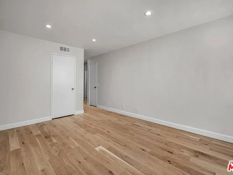 10751 Wilshire Blvd #909 — Photo 10