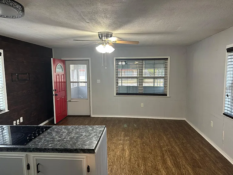 1408 W Mesquite St — Photo 6