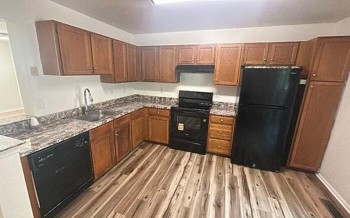 4 bed, 2.0 bath, 1123 sqft, $2,195 — Photo 4