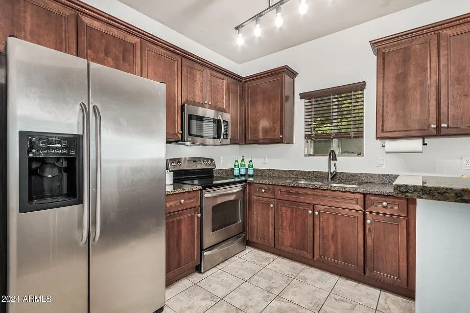 2150 W Alameda Rd — Photo 3