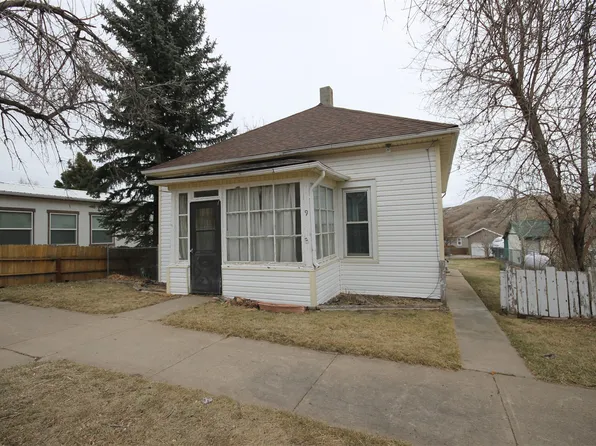 9 5th St N, Belt, MT 59412