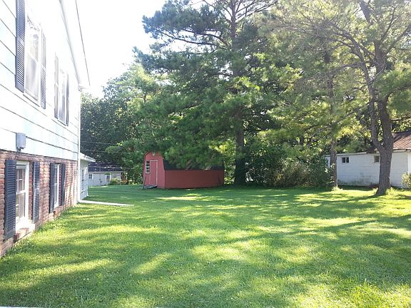 5th image of 1700 E Court St