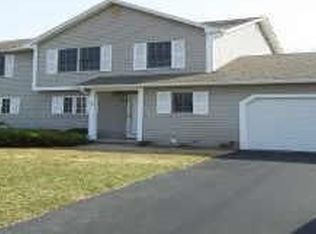 17 Hampton Ln, Fairport, NY