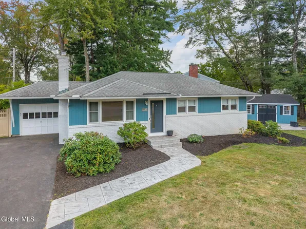 17 Dumbarton Drive, Delmar, NY 12054