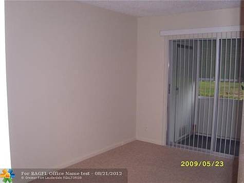 4th image of 46 Newport Ct #C