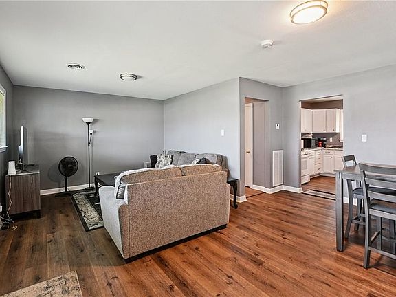 3rd image of 15457 River Rd