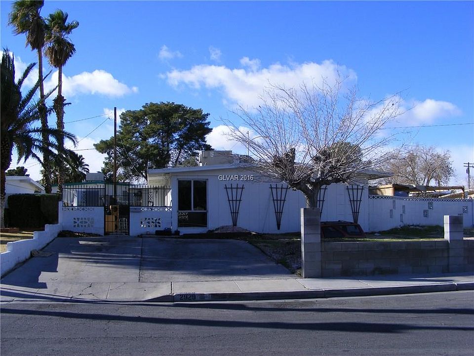 2nd image of 2929 Playa Del Rey St #0