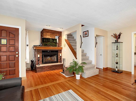 4th image of 305 Dalewood Ave
