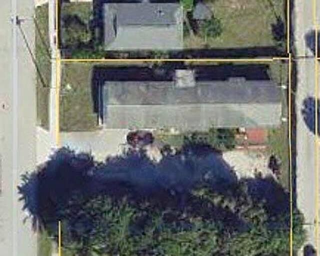 2nd image of 225 SW 13TH